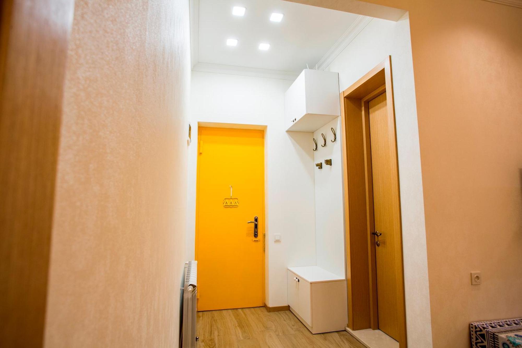Yellow Apartment In Avlabari Тбилиси Екстериор снимка