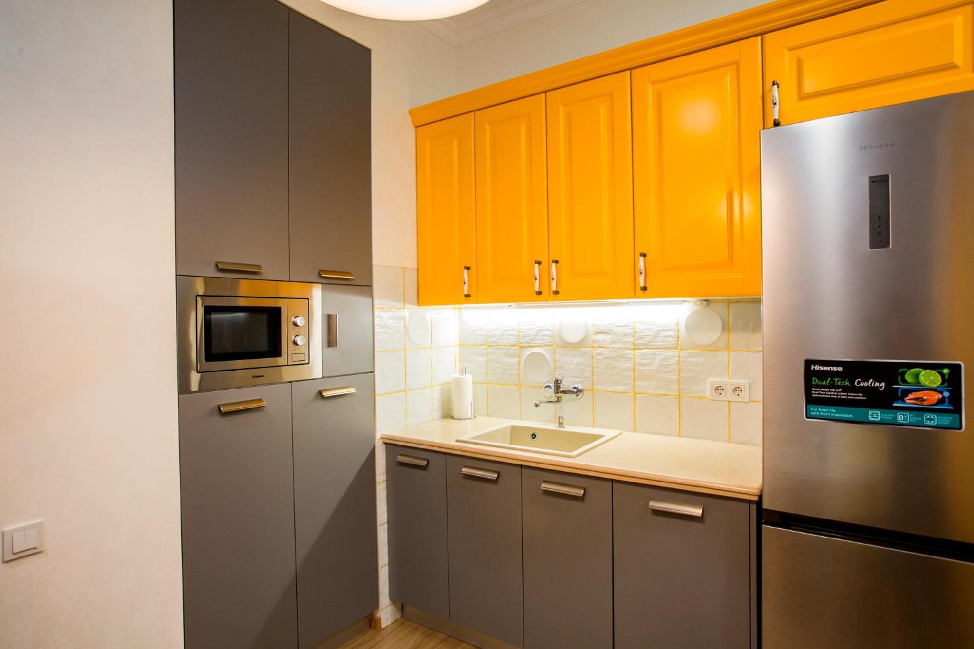 Yellow Apartment In Avlabari Тбилиси Екстериор снимка
