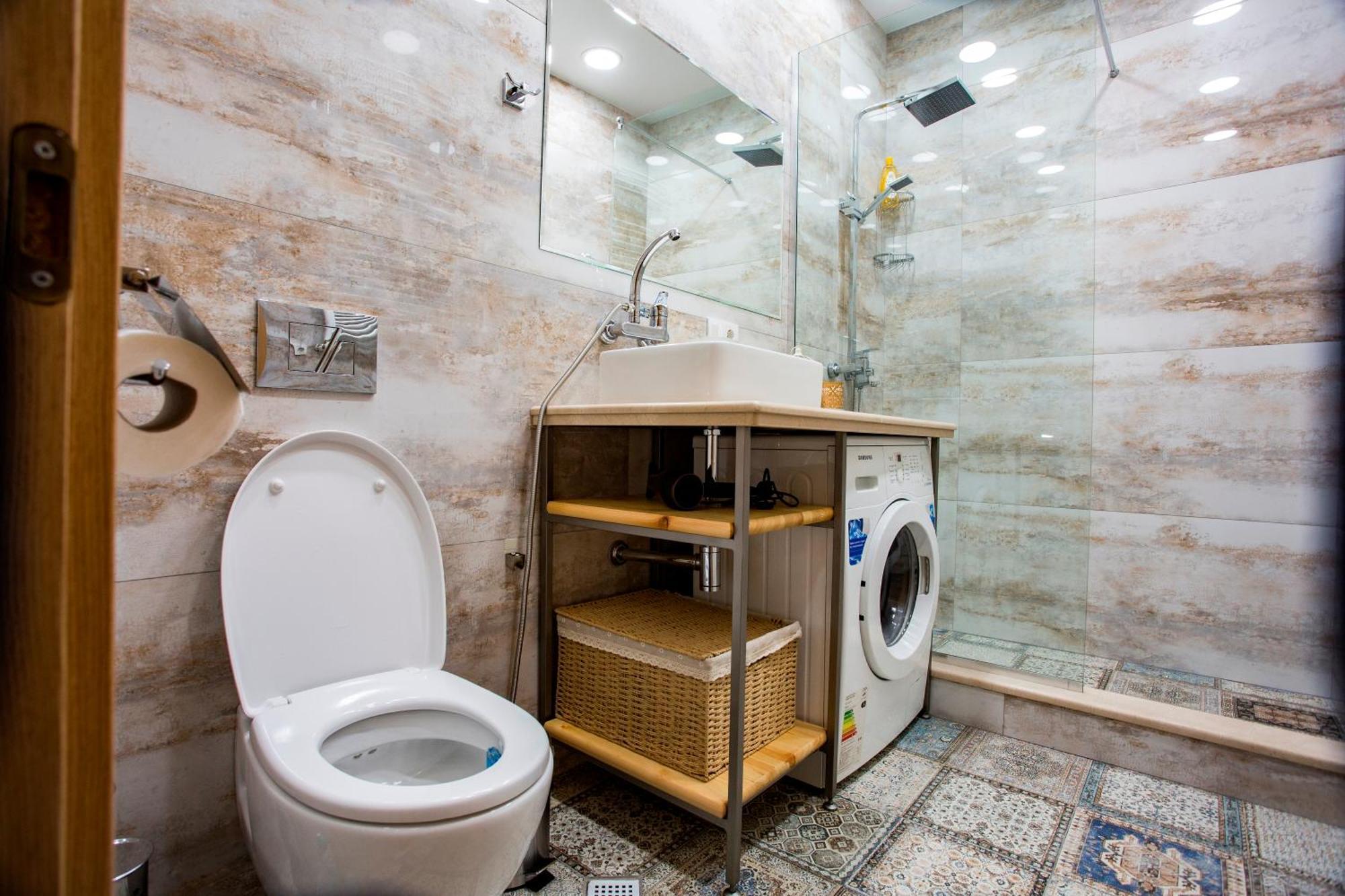 Yellow Apartment In Avlabari Тбилиси Екстериор снимка