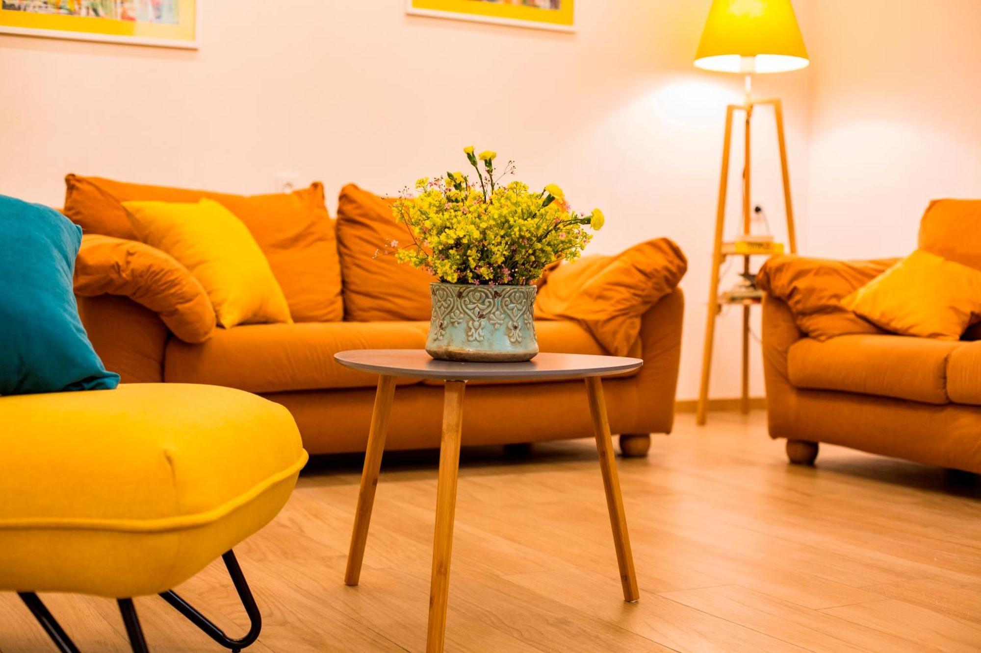 Yellow Apartment In Avlabari Тбилиси Екстериор снимка