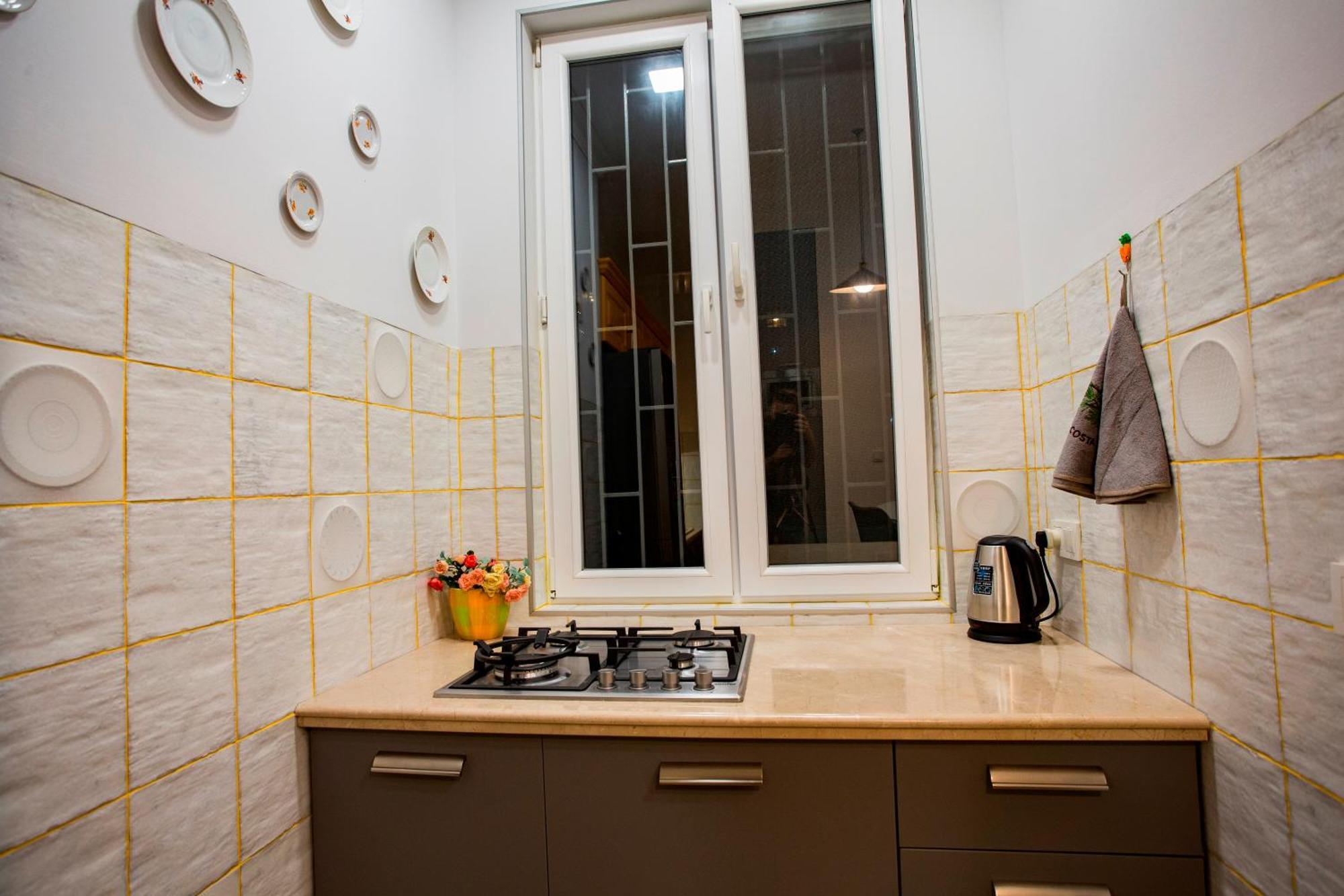 Yellow Apartment In Avlabari Тбилиси Екстериор снимка