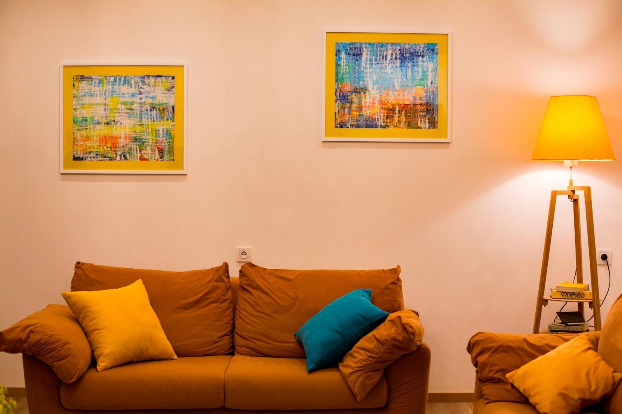 Yellow Apartment In Avlabari Тбилиси Екстериор снимка