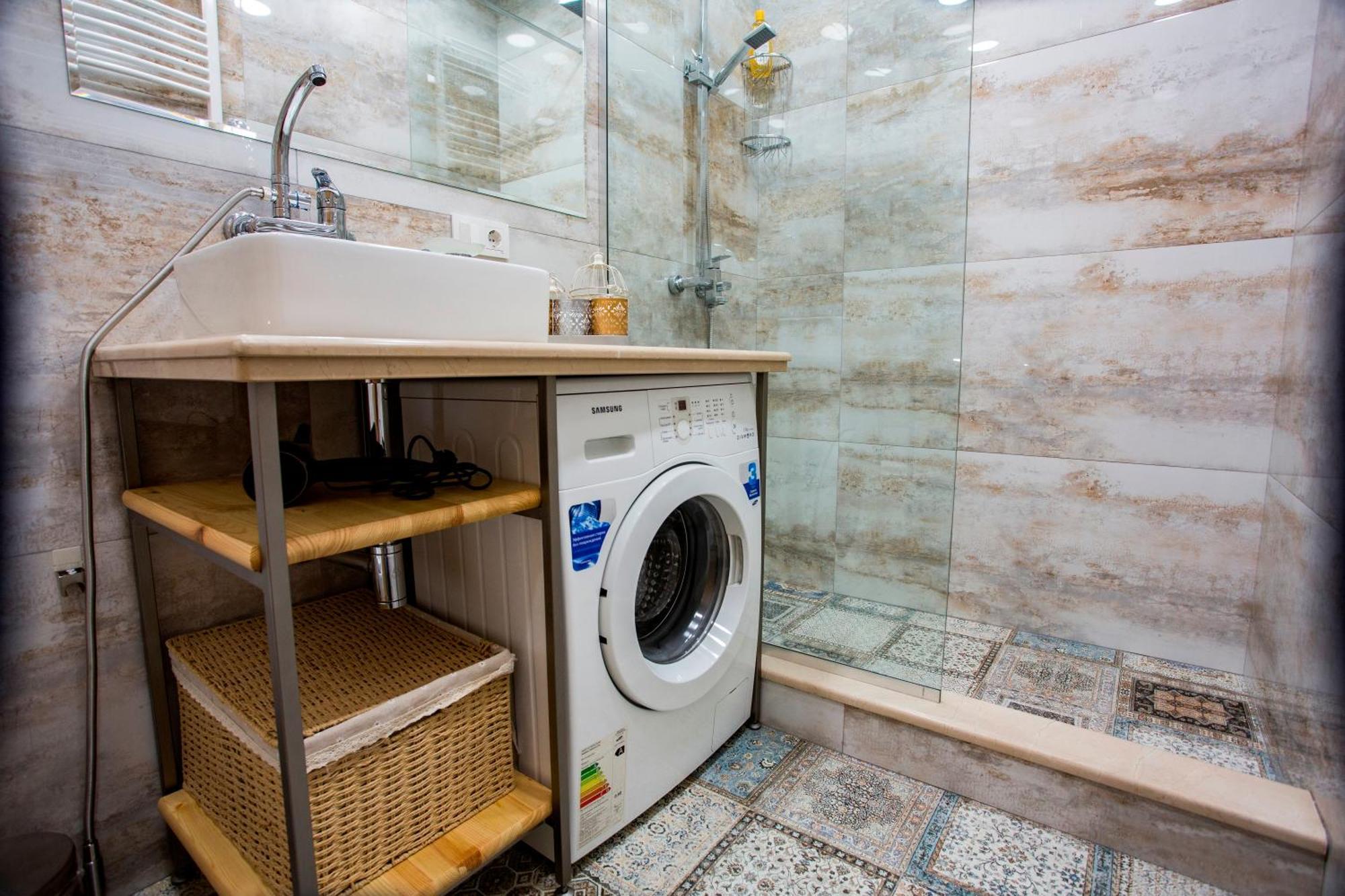 Yellow Apartment In Avlabari Тбилиси Екстериор снимка