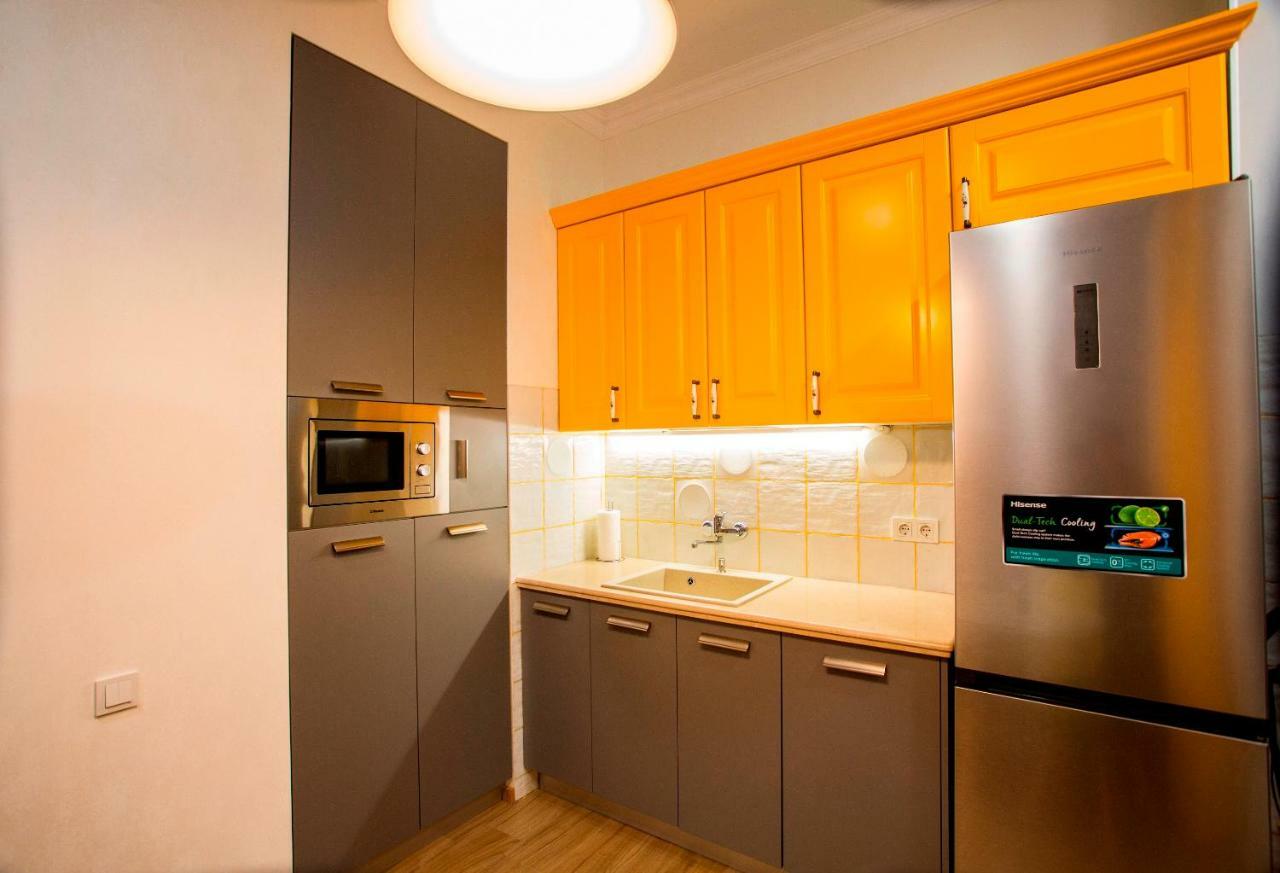 Yellow Apartment In Avlabari Тбилиси Екстериор снимка